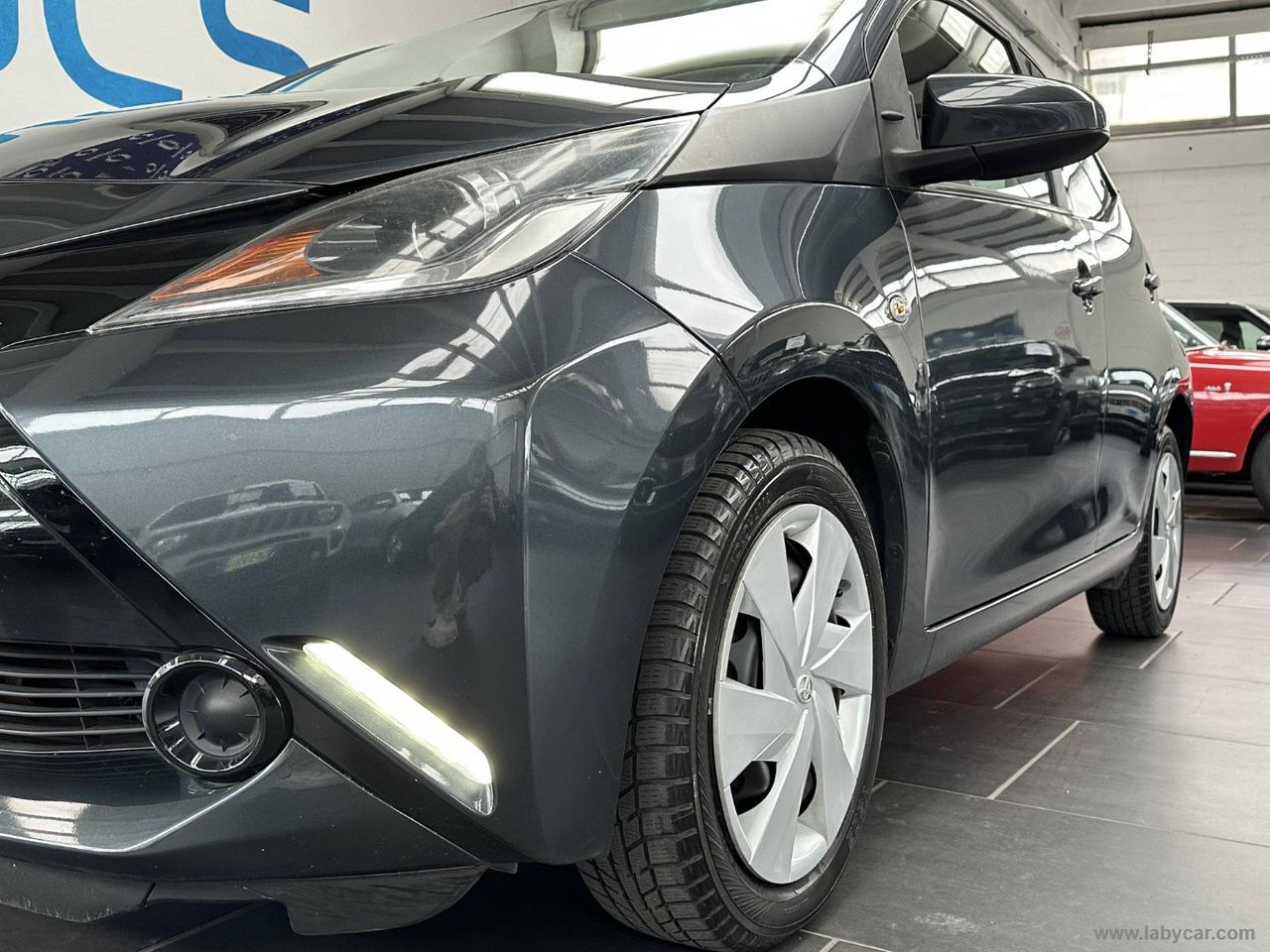 TOYOTA Aygo 1.0 VVT-i 69 CV 5p. x-play MMT