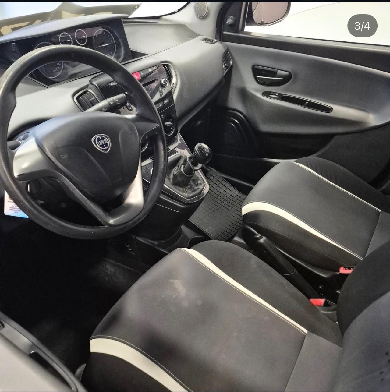 Lancia Ypsilon 1.2 69 CV 5 porte Gold