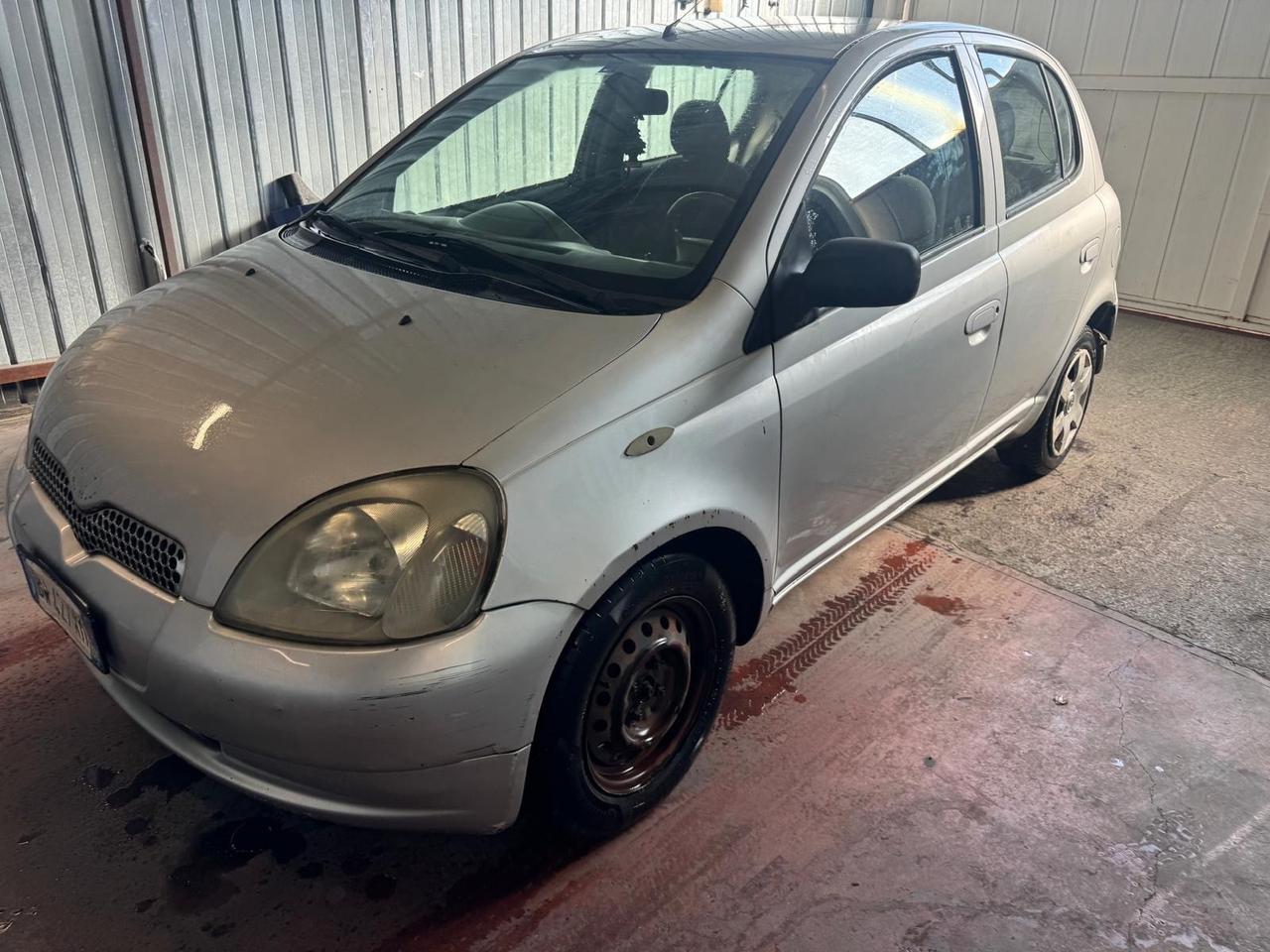 Toyota Yaris 1.0i 16V cat 5 porte Sol