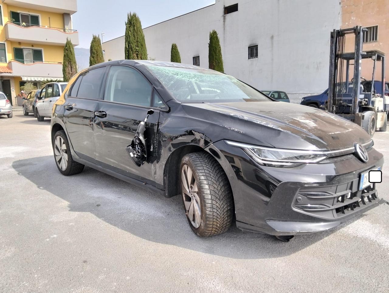 Volkswagen Golf 1.5 TSI 115cv 2025 SINISTRATA