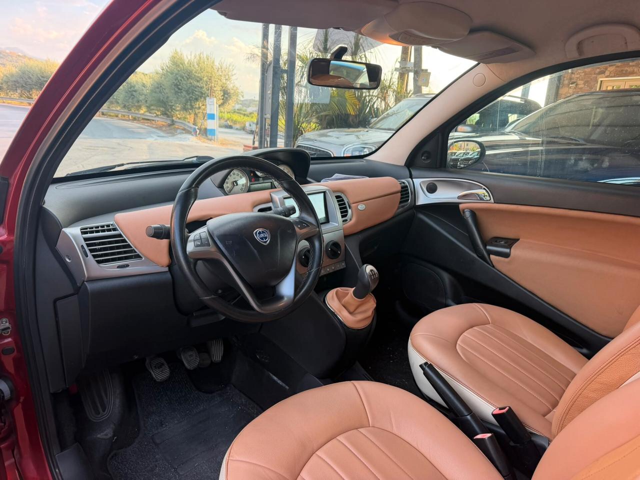 Lancia Ypsilon 1.3 MJT 75 CV Oro Bianco