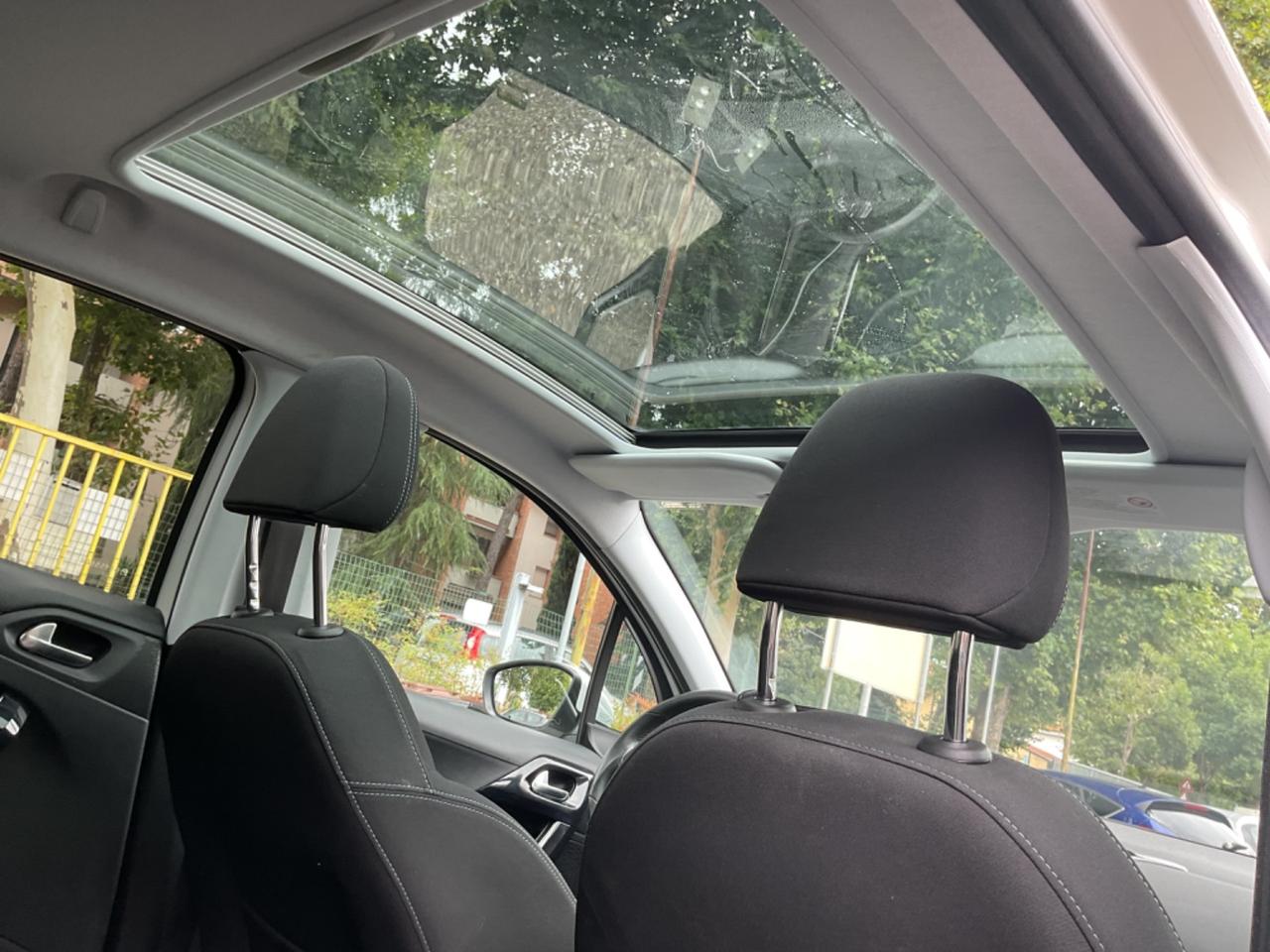 Peugeot 208 1.2 5 porte Allure OK NEOPATENTATI