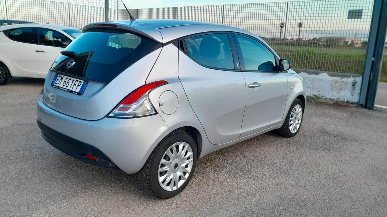 Lancia Ypsilon 1.2 69 CV Unyca