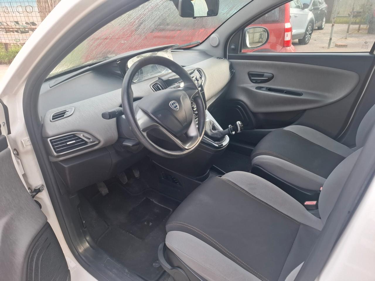 Lancia Ypsilon 1.2 69 CV 5 porte S&S Silver