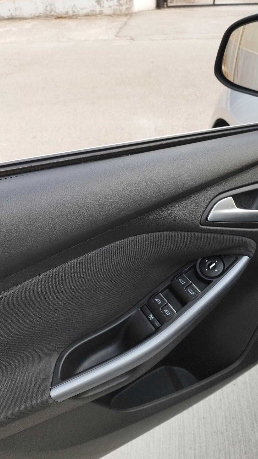 Lancia Delta 1.6 MJT DPF 105 CV Silver