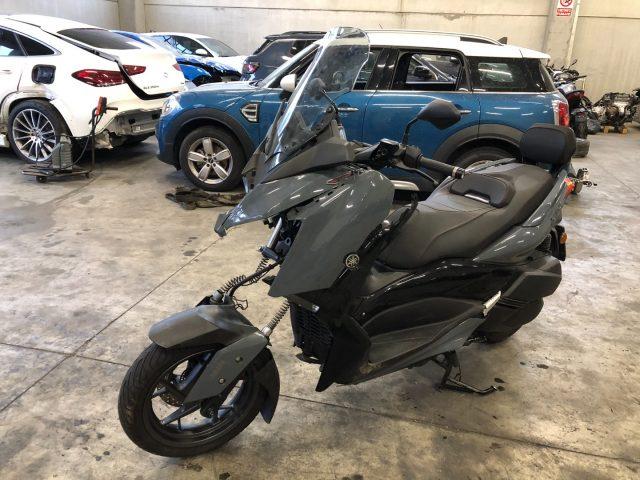 YAMAHA X-MAX 300 *VA IN MOTO*