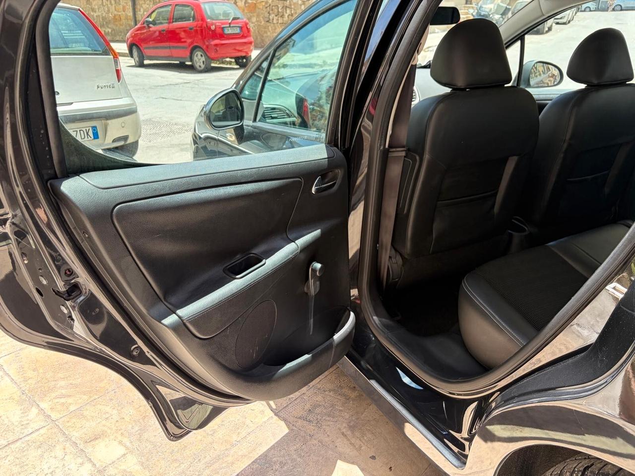 Peugeot 207 1.6 HDI 90CV 12 MESI DI GARANZIA