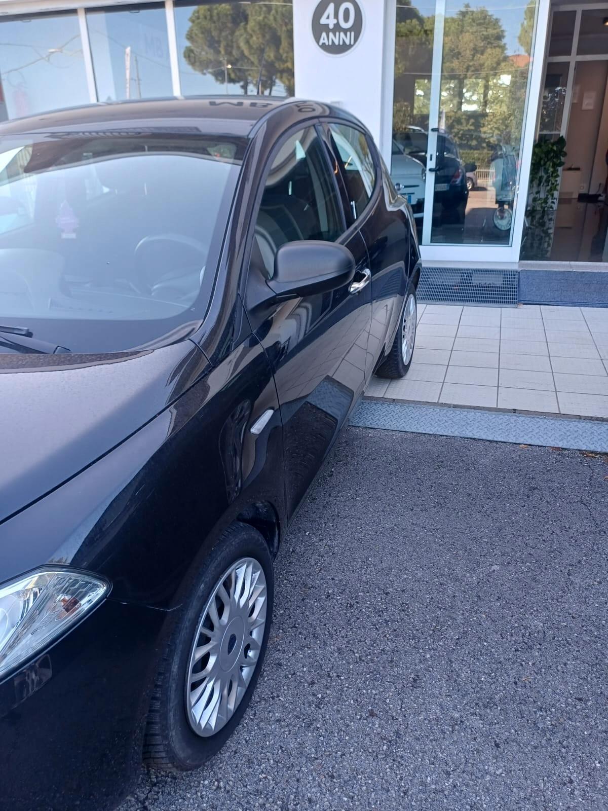Lancia Ypsilon 1.2 69 CV 5 porte Silver