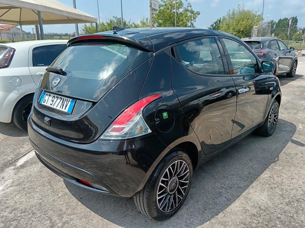 Lancia Ypsilon 1.0 FireFly 5 porte S&S Hybrid Platino