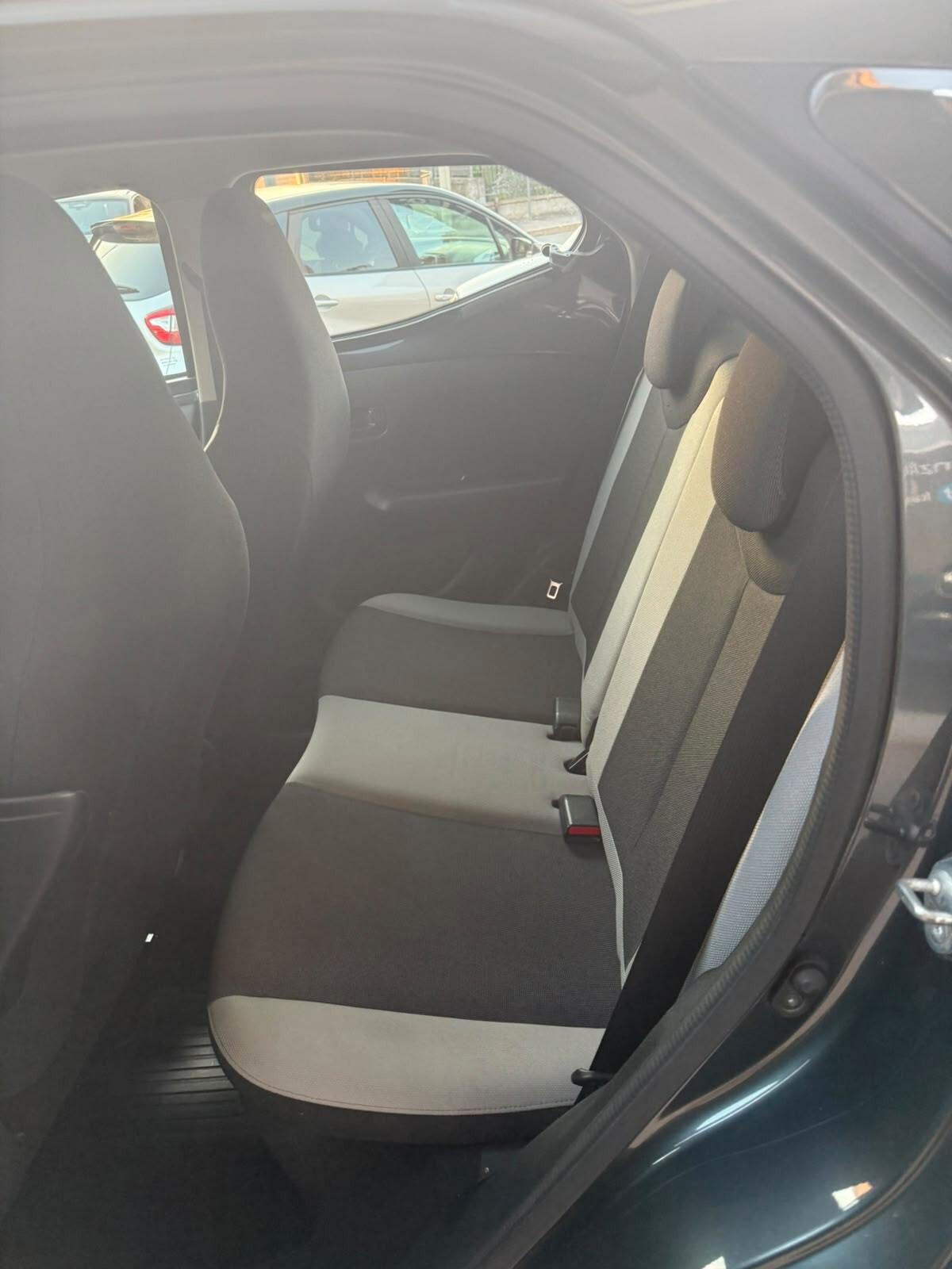 Toyota Aygo 1.0 VVT-i 69 CV 5 porte x-play NEOPATENTATI