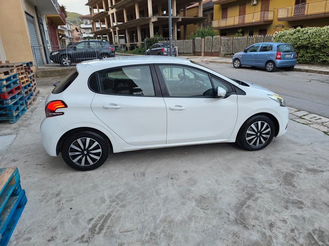 Peugeot 208 BlueHDi 75 5 porte Active