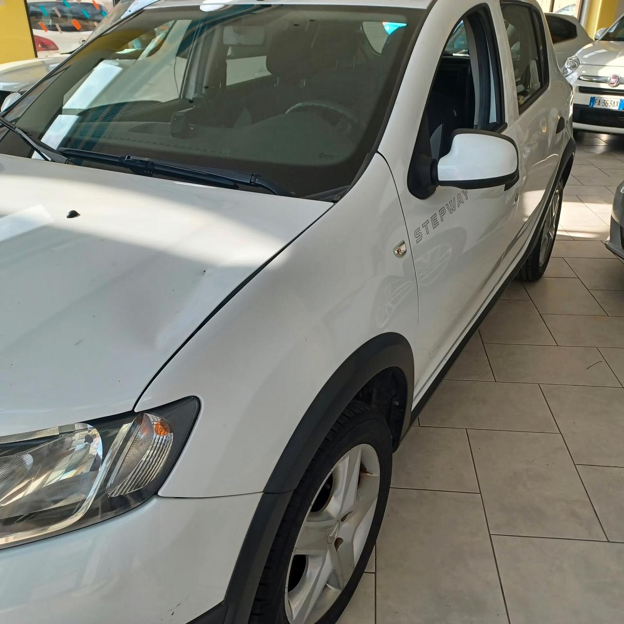 NEOPATENTATI SANDERO STEPWAY OTTIME CONDIZIONI