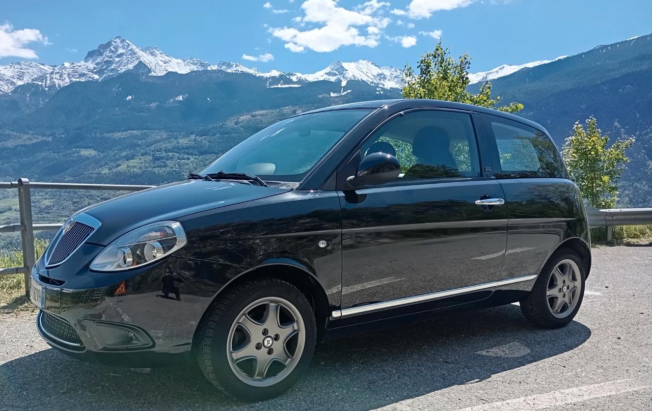 Lancia Ypsilon 1.2 69 CV Unyca