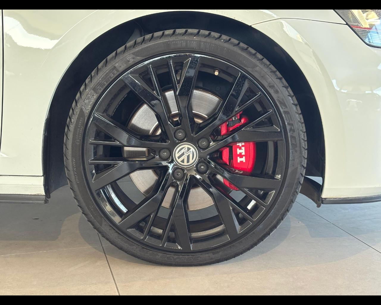 VOLKSWAGEN GOLF GTI PERFORMANCE DSG