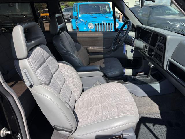 JEEP Cherokee 4.0 XJ LAREDO - AUTOMATICO 3 PORTE