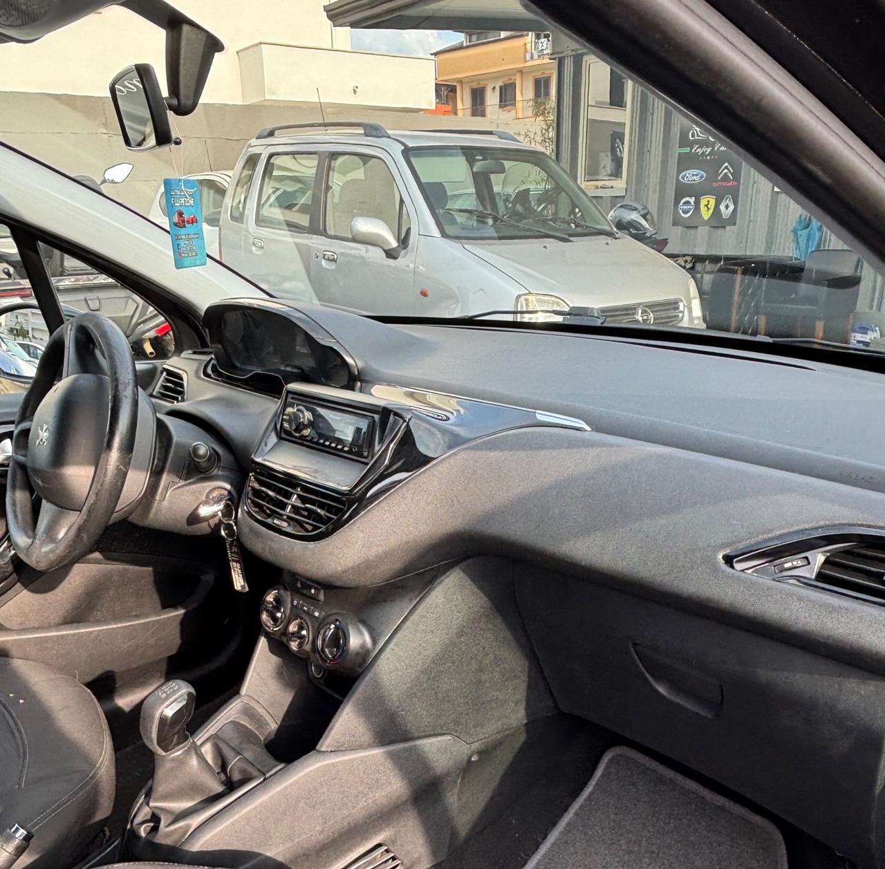 Peugeot 208 1.4 HDi 68 CV 5 porte Allure