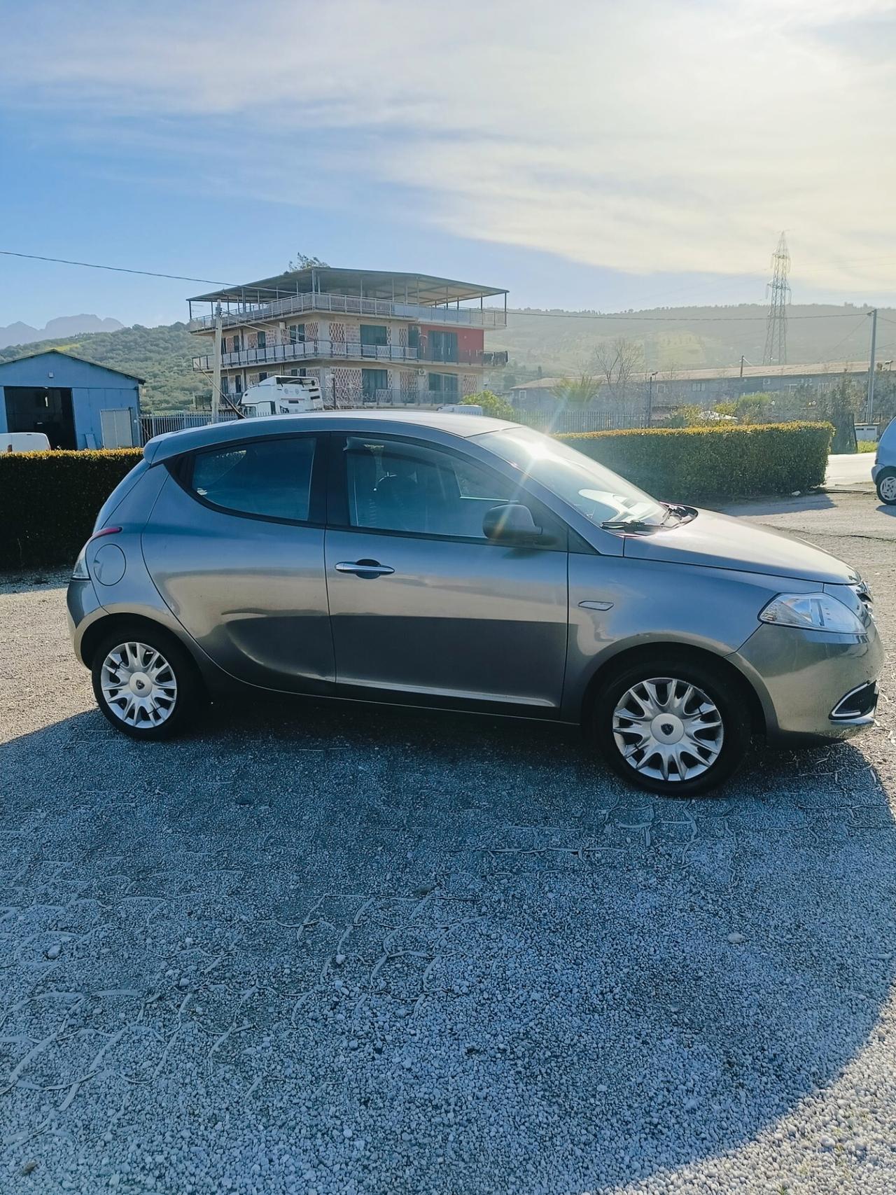 Lancia Ypsilon 1.2 69 CV 5 porte GPL Ecochic Silver