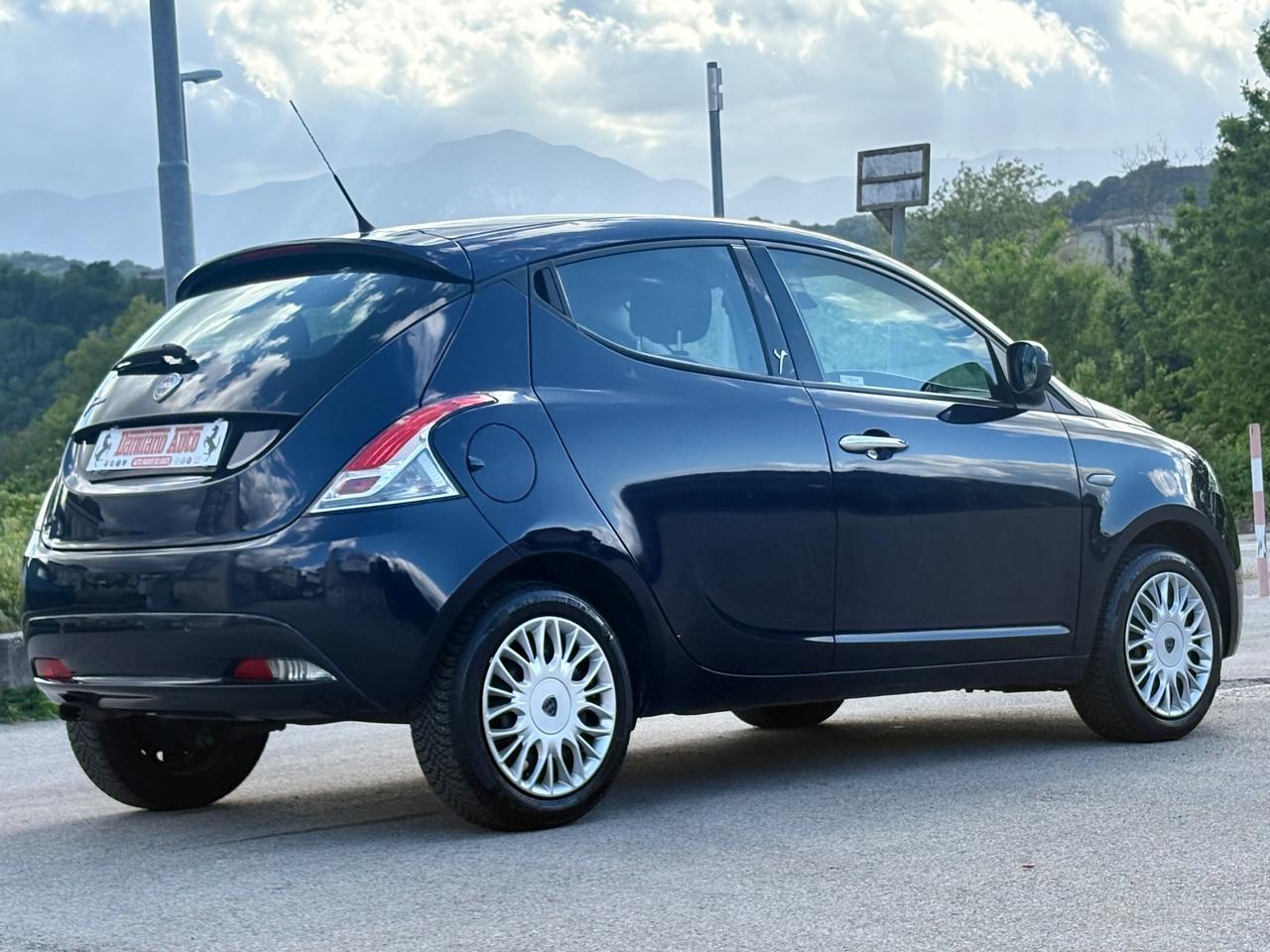 Lancia Ypsilon 1.2 69 CV 5P Gold UCONNECT Blue&Me