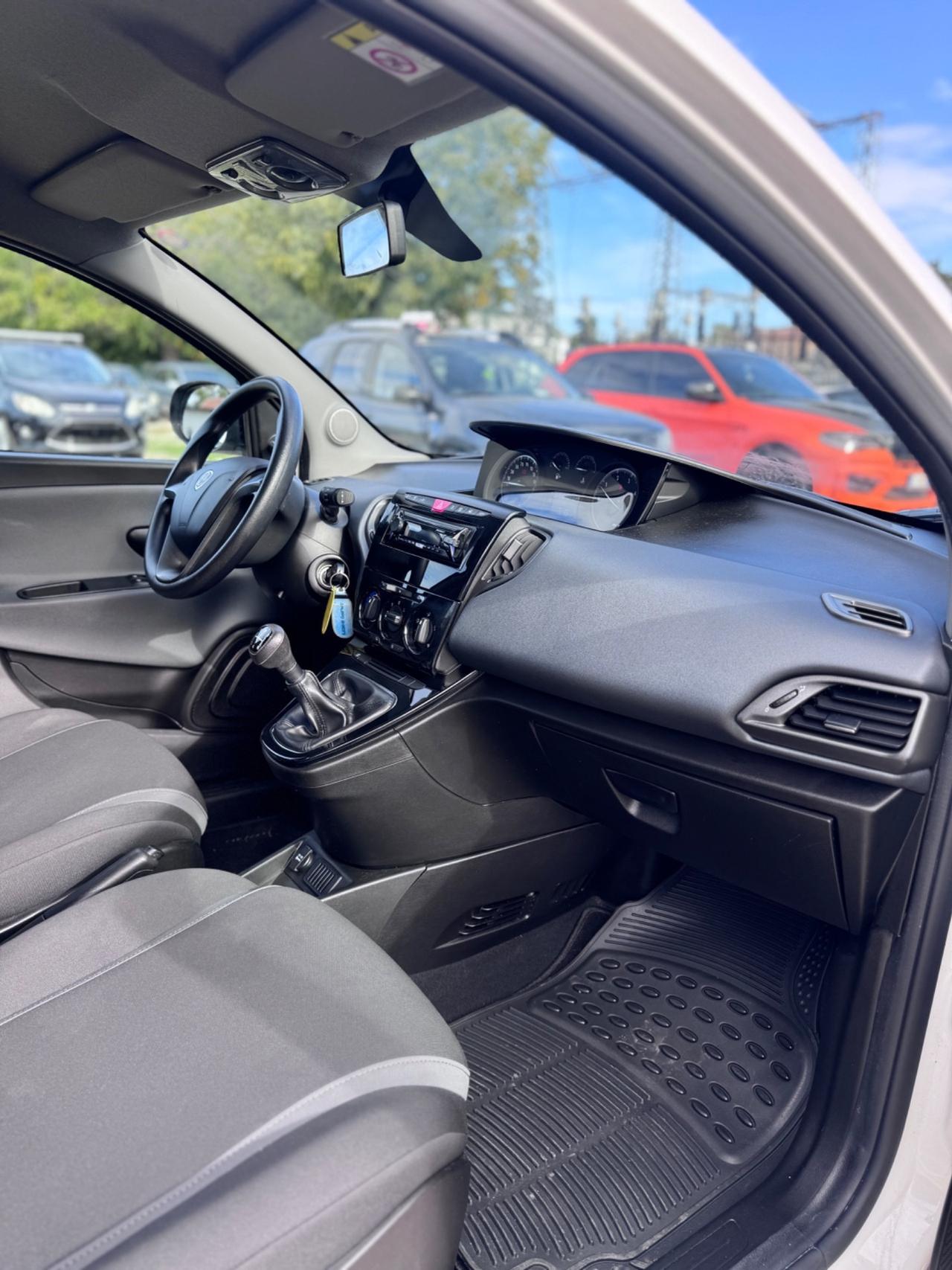 Lancia Ypsilon 1.3 MJT 16V 95 CV 5 porte S&S 30th Anniversary