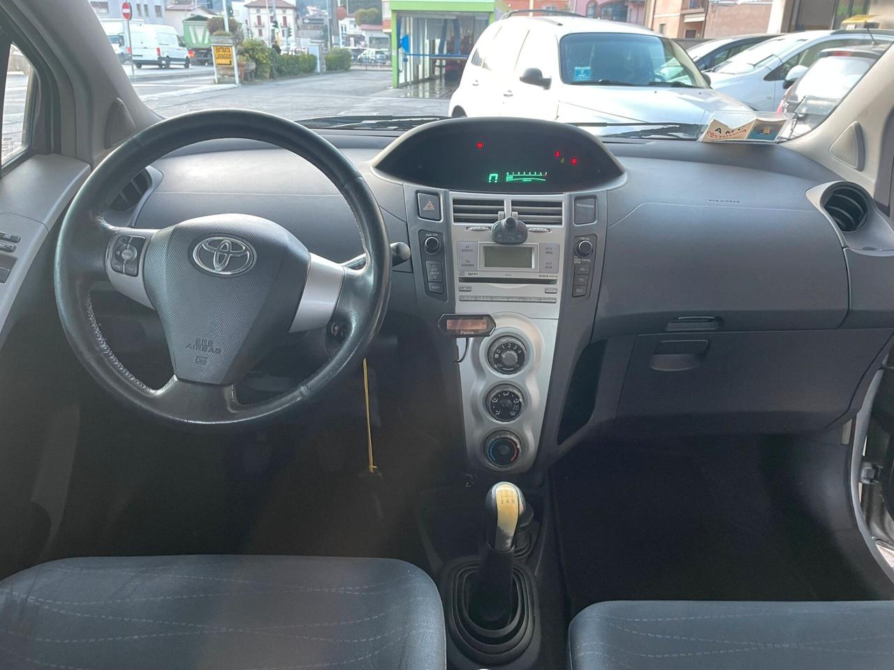 Toyota Yaris 1.0 5 porte