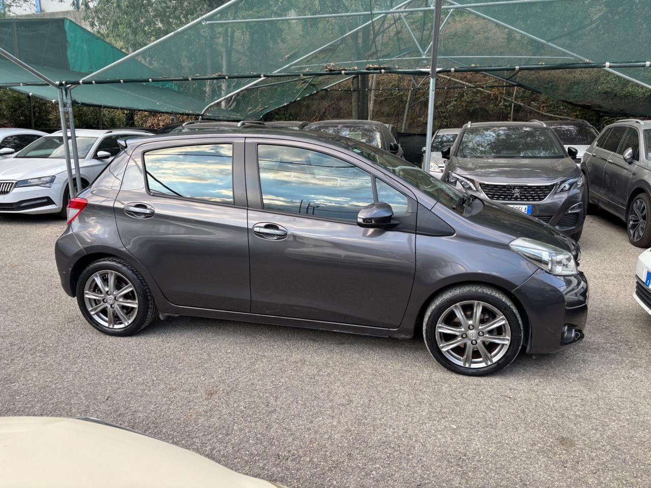 Toyota Yaris 1.3 5 porte Lounge AUTOMATICA
