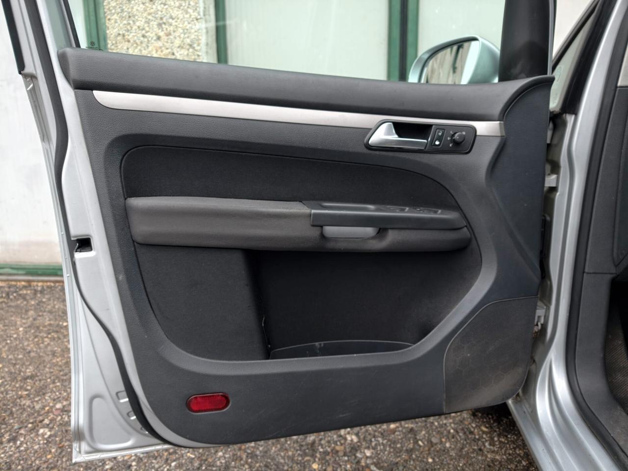 Volkswagen Touran 7 POSTI BENZINA METANO 2008