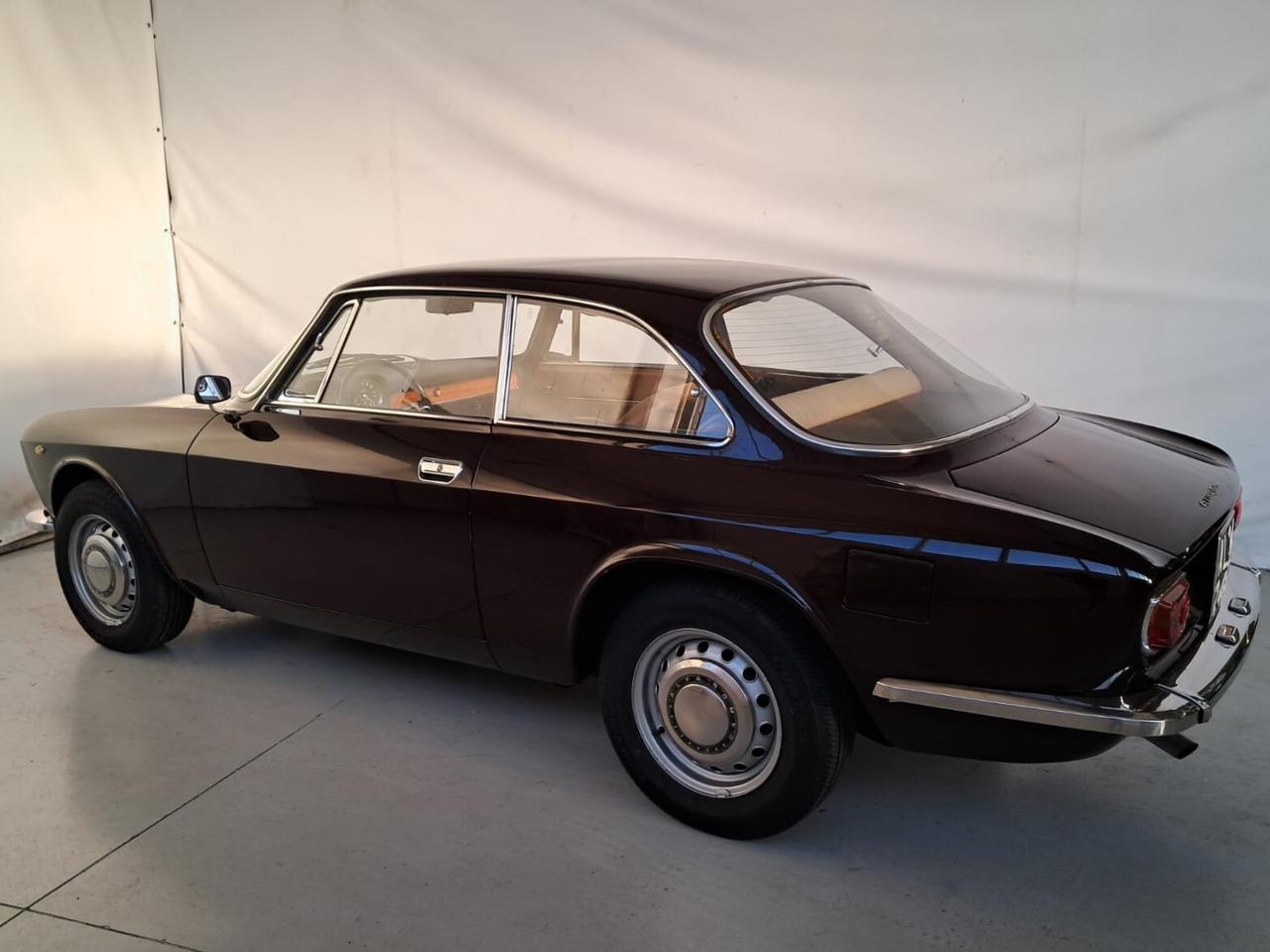 Alfa Romeo GT 1300 Junior