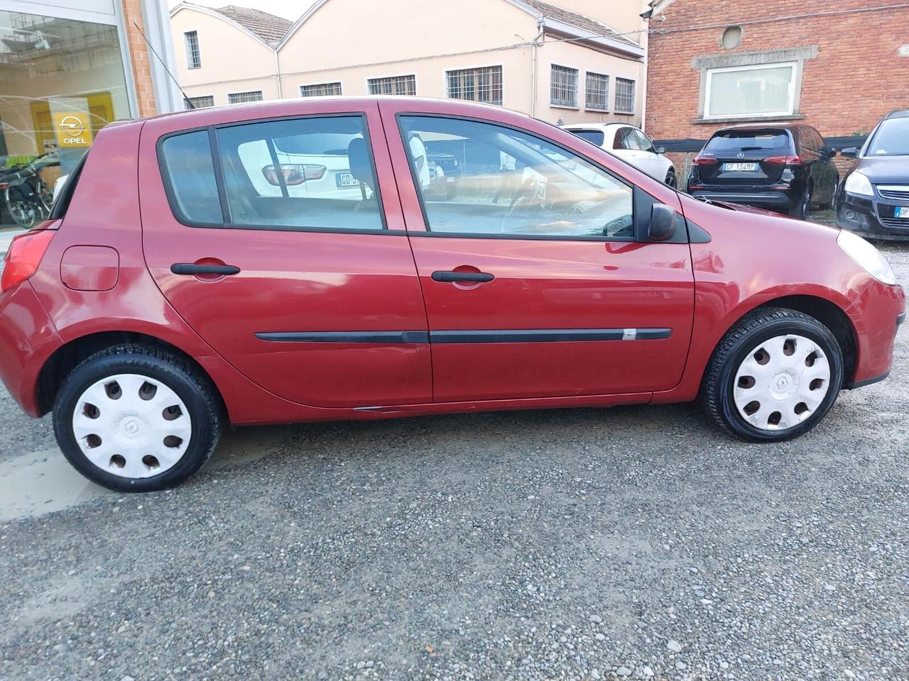 Renault Clio Storia 1.2 16V 5 porte Dynamique