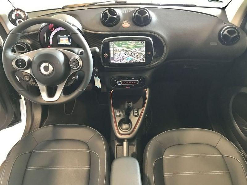 smart fortwo EQ cabrio suitegrey Caricatore da (22kW) Fari Ful Led