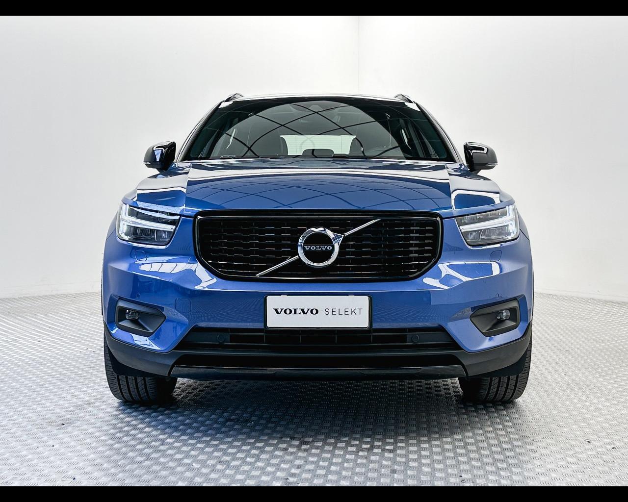 VOLVO XC40 (2017-->) - XC40 B5 AWD Geartronic R-design