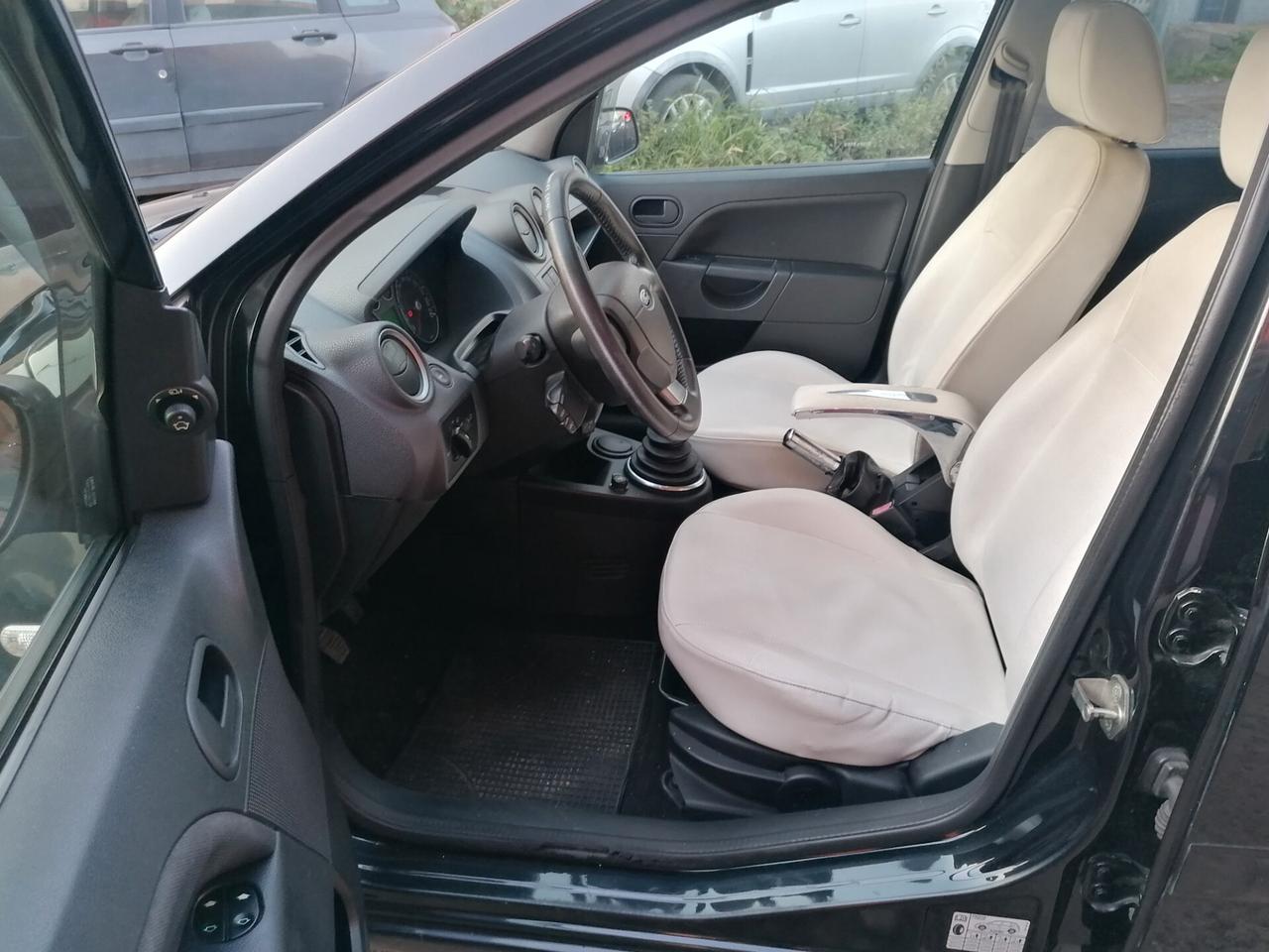 Ford Fiesta 1.4 TDCi 5p. Titanium (unico proprietario)