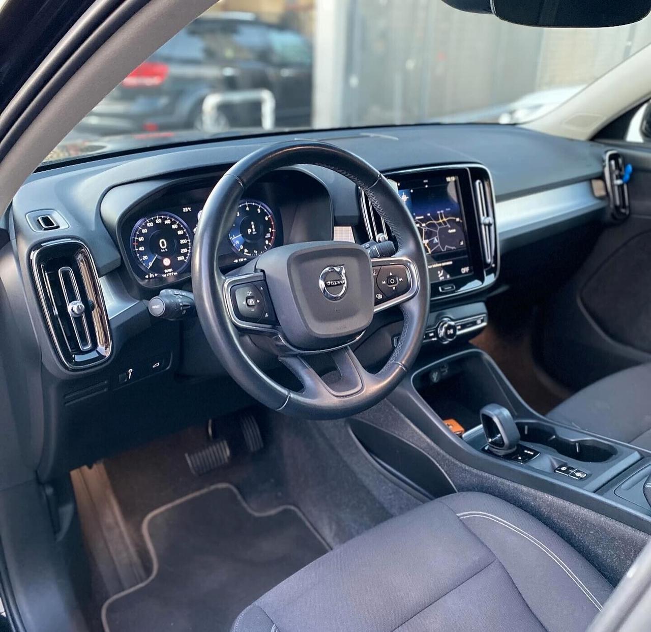 Volvo XC40 T2 Momentum Pro