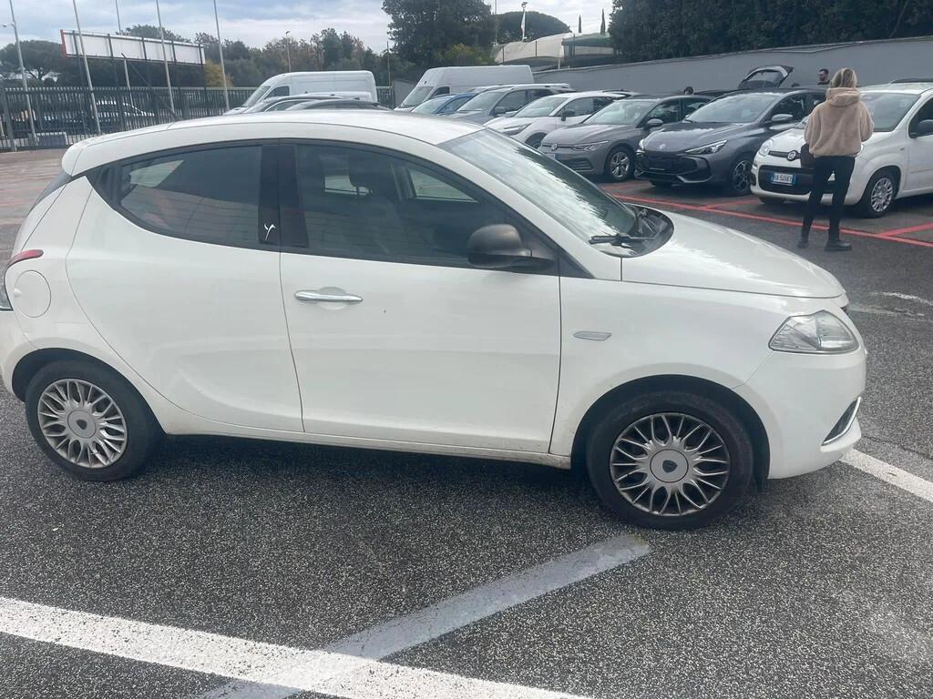 Lancia Ypsilon 1.2 69 CV 5 porte Silver