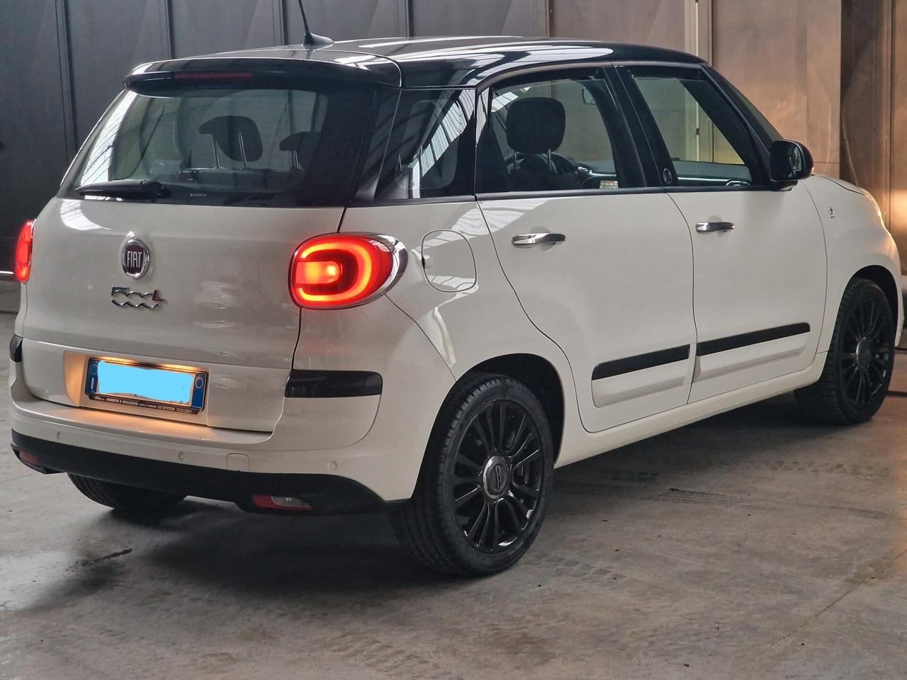 Fiat 500L 1.4 120° S.&.S Anniversario Bicolore Nero Cinema/Bianco € 14.999, 00 Benzina Potenza (CV) 95 Potenza