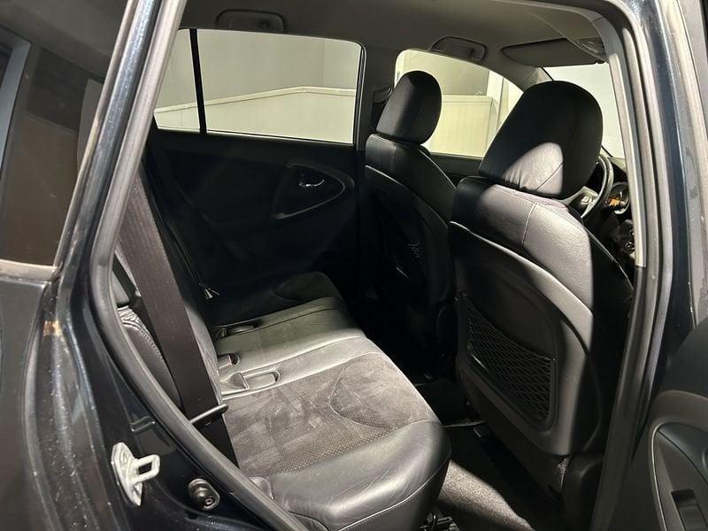 Toyota RAV4 RAV4 Crossov. 2.2 D-Cat A/T 150 CV Style + NAVIGATORE