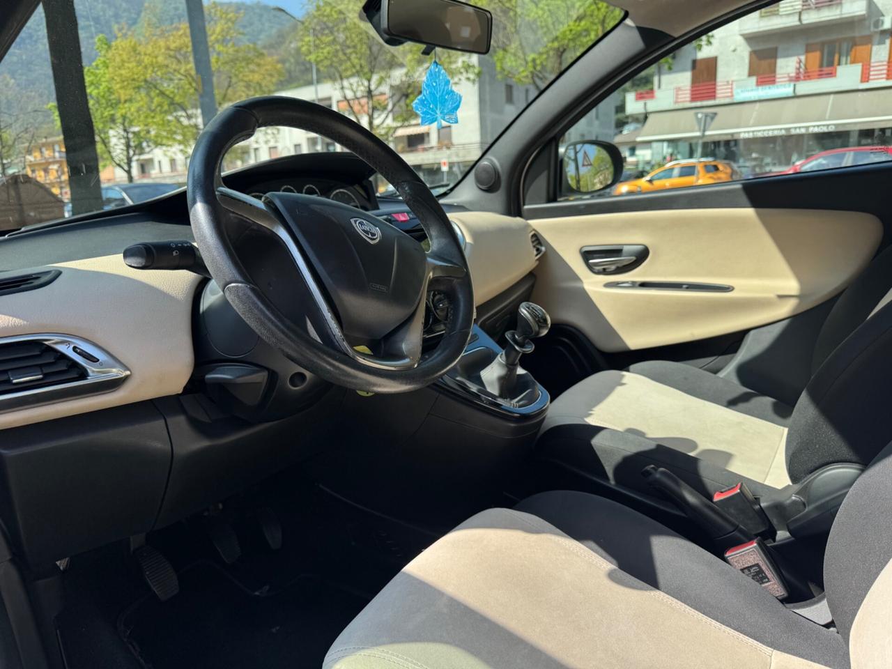 Lancia Ypsilon 1.2 69 CV 5 porte OK NEOPATENTATI