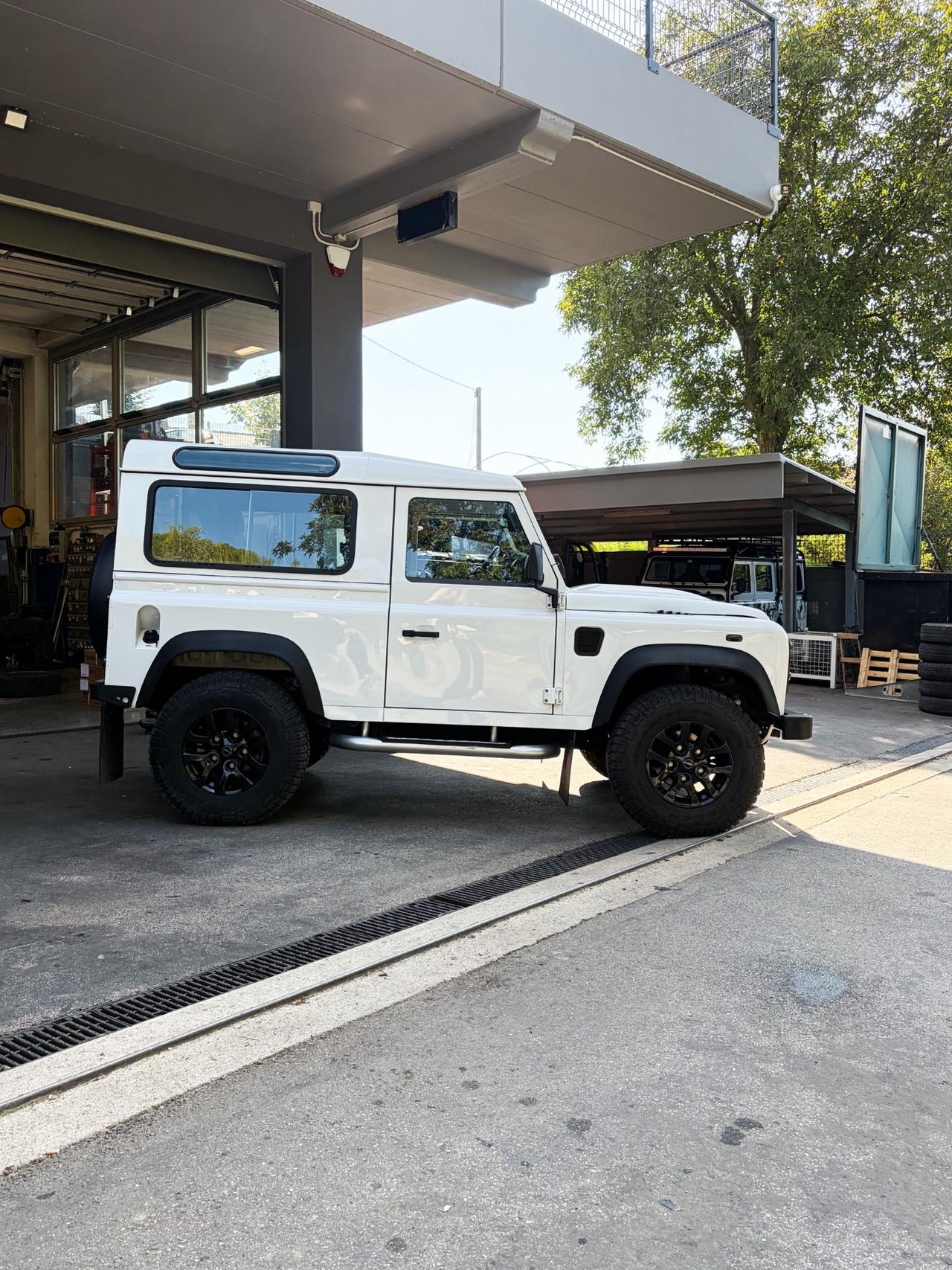 Land Rover Defender 90 2.2 TD4 Station Wagon SE N1