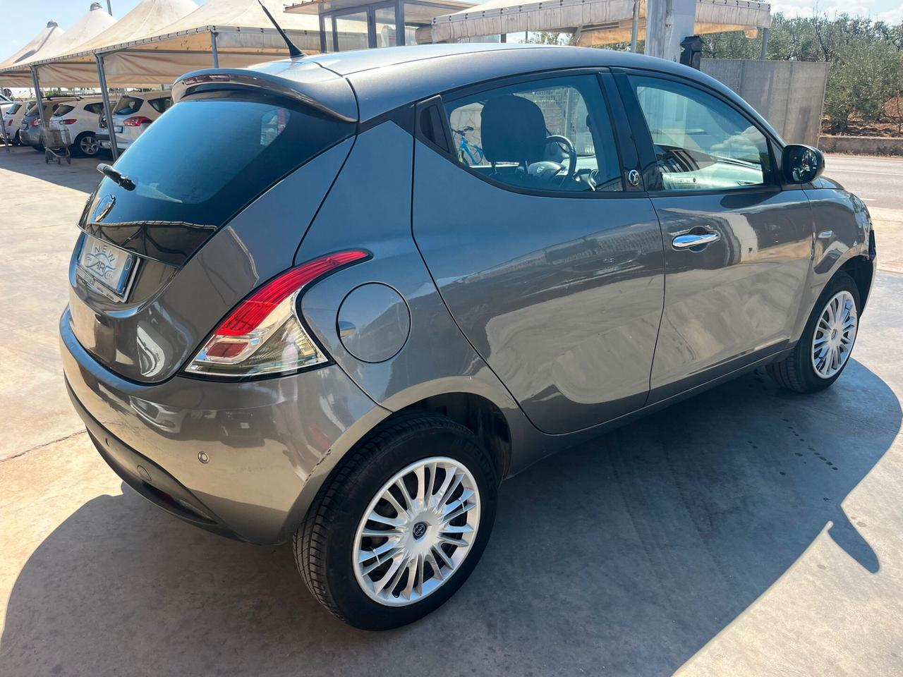 Lancia Ypsilon 0.9 TwinAir 85 CV 5 porte Metano Ecochic Gold