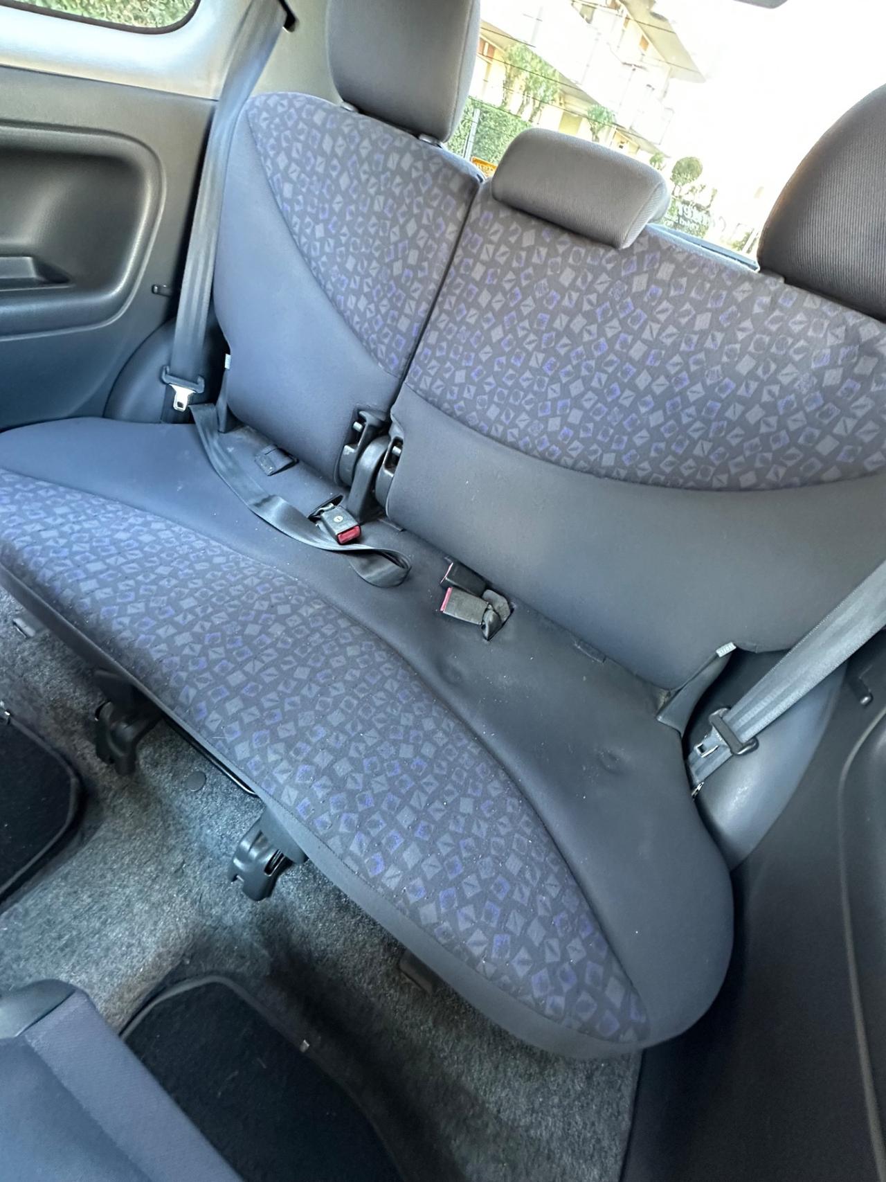 Toyota Yaris 1.3i 16V neopatentati .