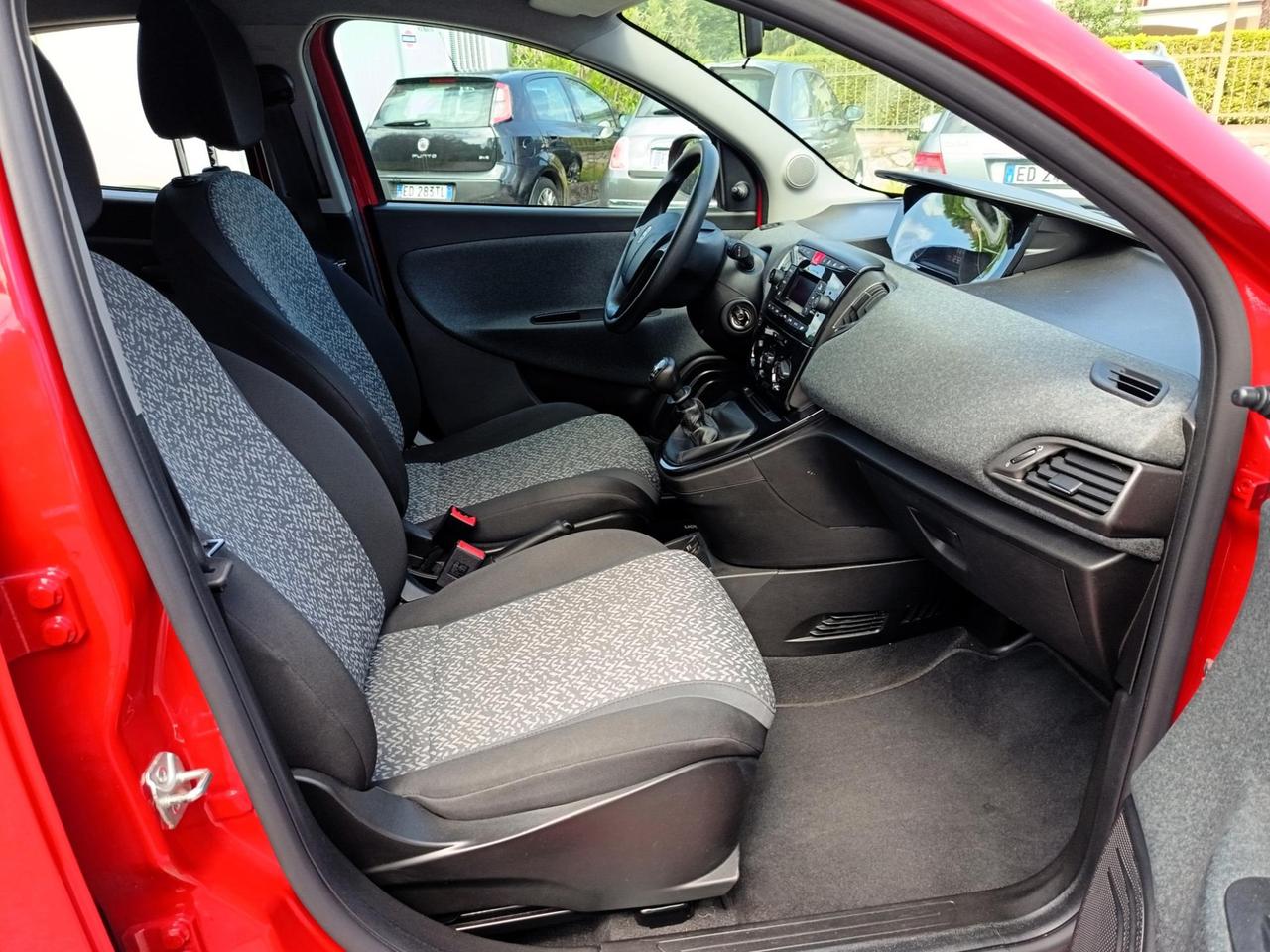 Lancia Ypsilon 1.0 firefly hybrid Ecochic hybrid