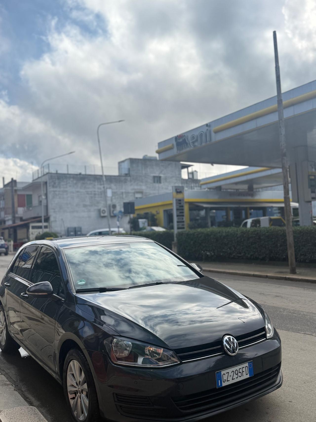 Volkswagen Golf 5p 1.6 tdi 110cv NAVI,APP CONNECT,SEDILI RISCALD.ATISENSORI DI PARCHEGGIO,DISTRIBUZIONE FATTA 10/25