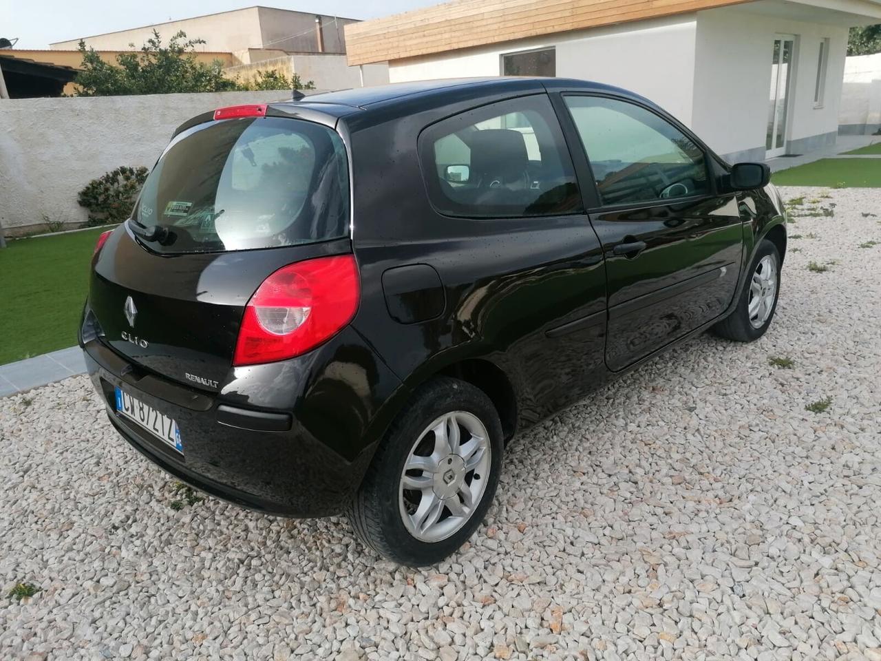 Renault Clio 1.2 16V 3 porte Confort