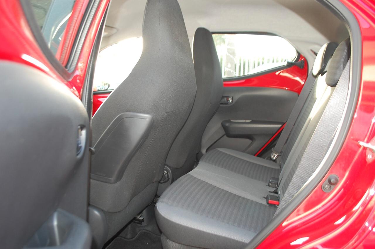 Toyota Aygo Connect 5p 1.0 x-cool 72CV Uff Italy App Lega USB Led