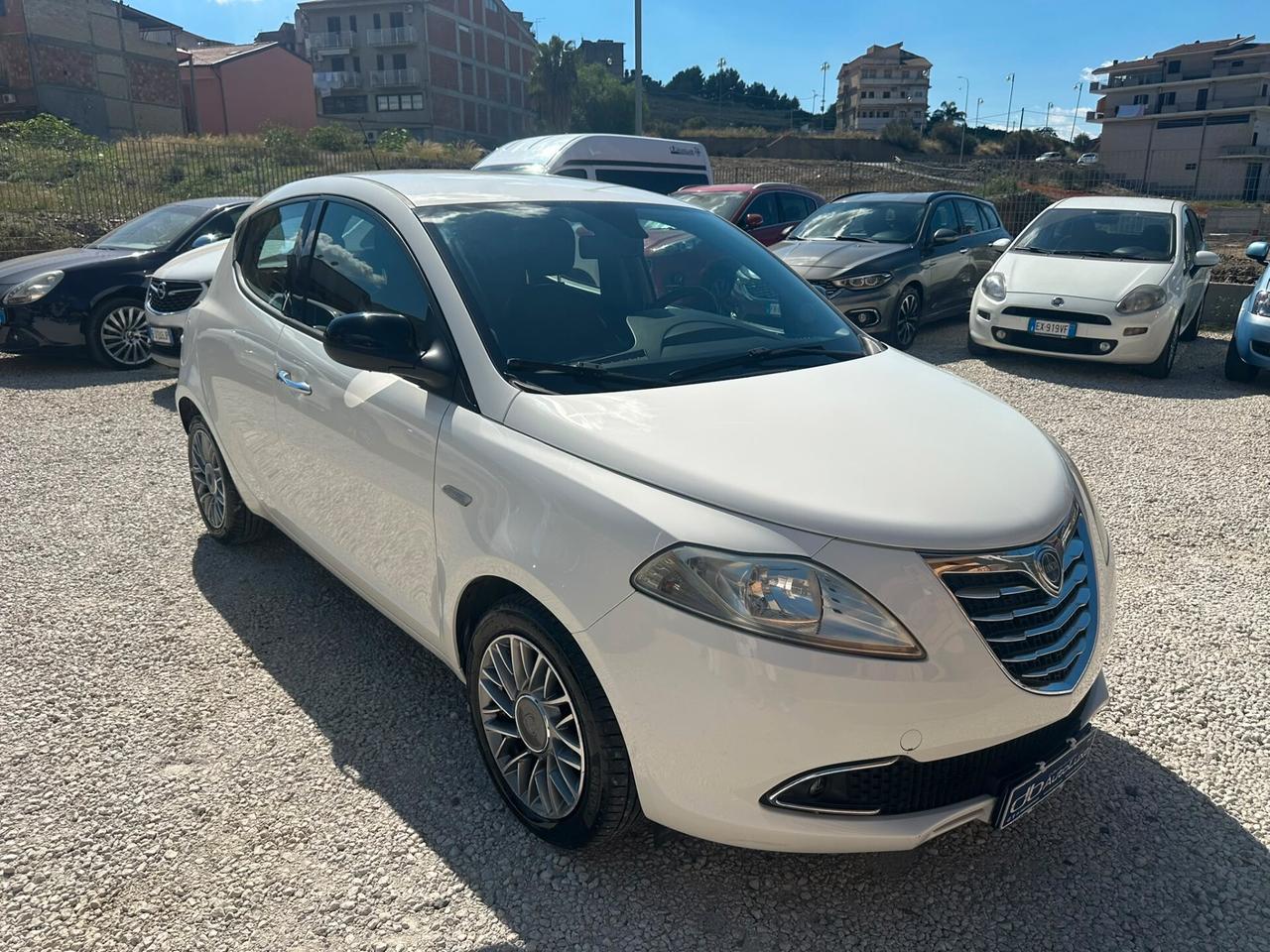 Lancia Ypsilon 1.2 69 CV 5 porte S&S Platinum