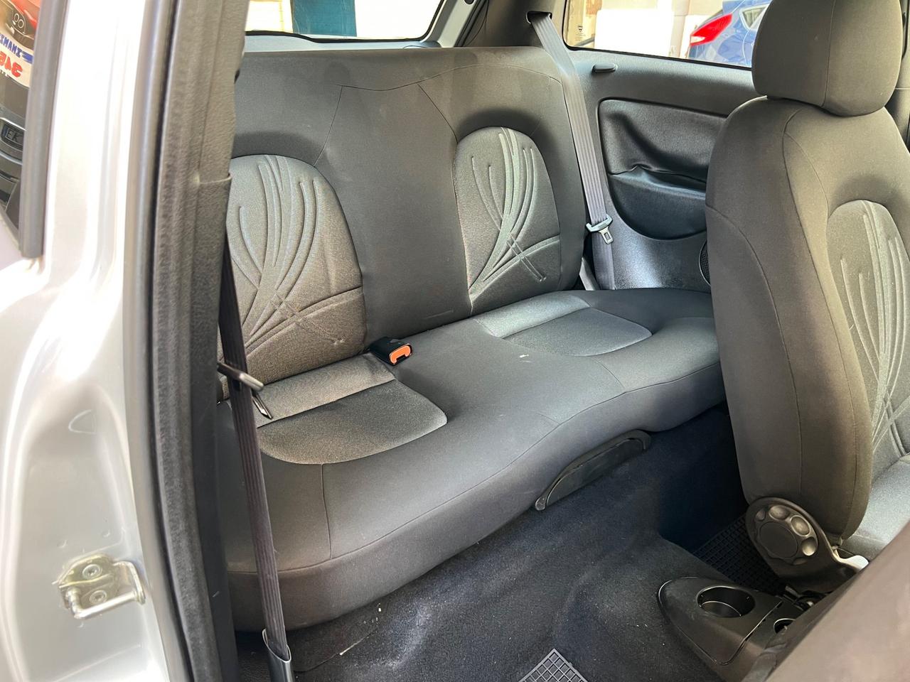 Lancia Ypsilon 1.3 MJT 75 CV Unyca