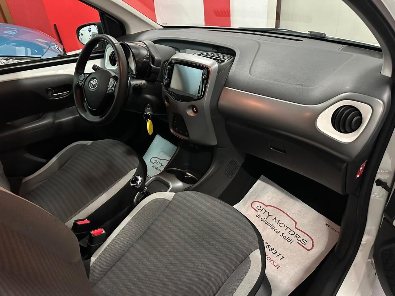 Toyota Aygo 1.0 VVT-i 69 CV 5 porte x-cool TSS