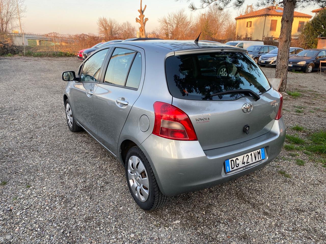 Toyota Yaris 1.0 5 porte