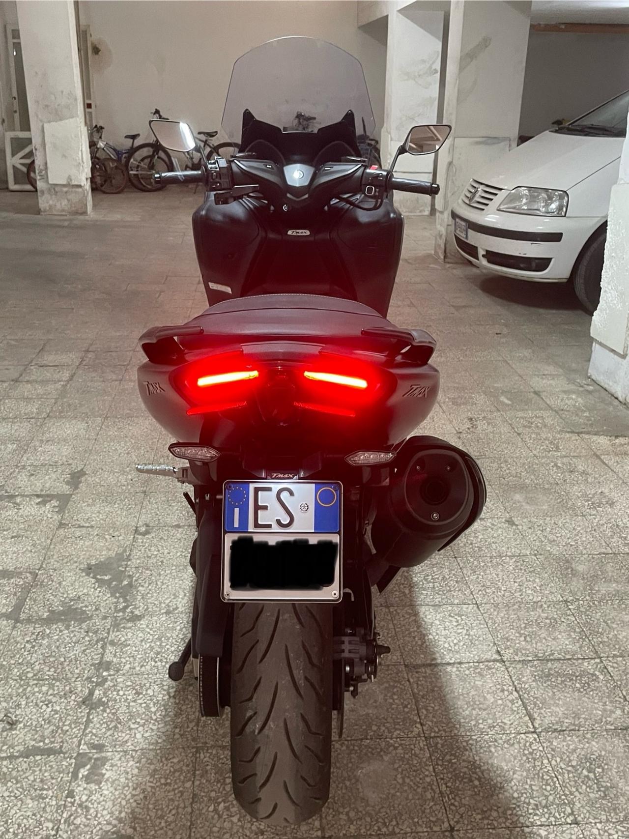 Yamaha Tmax 560