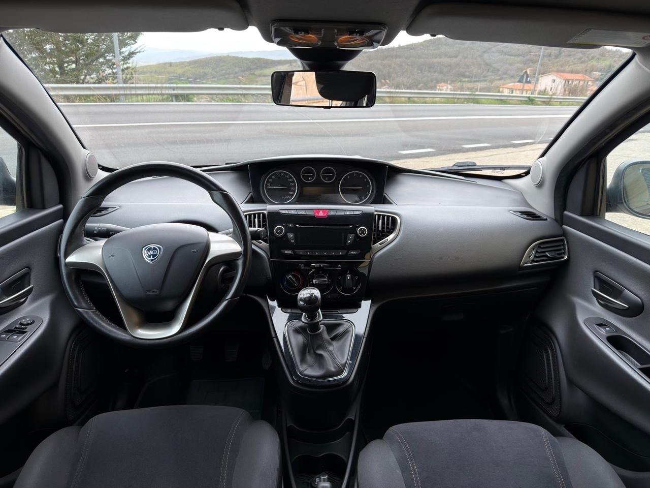 Lancia Ypsilon 1.2 69 CV 5 porte NEOPATENTATI