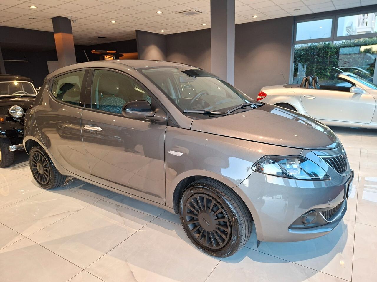 Lancia Ypsilon 1.0 Hybrid Neopatentati 2021